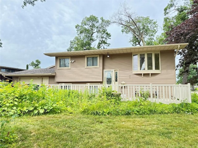 4449 Northwood Dr NE, Cedar Rapids, IA 52402 - rear view of house with a yard