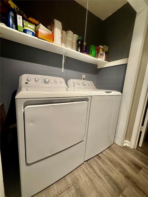 507 Maplewood Dr, Center Point, IA 52213 - washroom with washing machine and dryer and light wood-style flooring