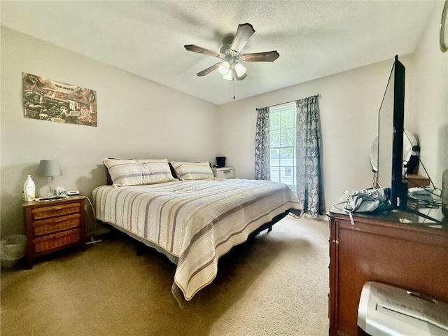 507 Maplewood Dr, Center Point, IA 52213 - carpeted bedroom featuring a ceiling fan
