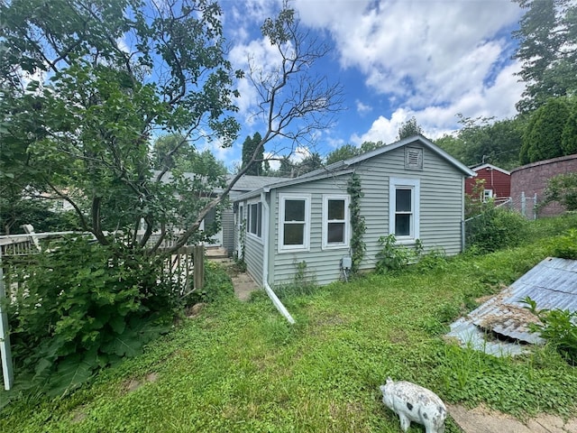 1640 11th St NW, Cedar Rapids, IA 52405 - view of side of home
