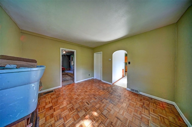 1640 11th St NW, Cedar Rapids, IA 52405 - empty room with arched walkways and baseboards