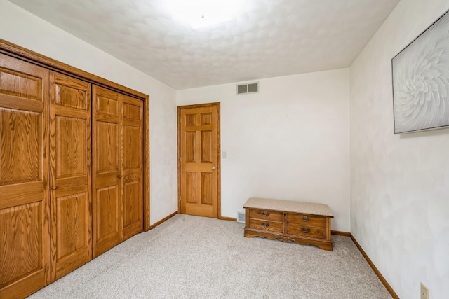 1595 17th Ave, Marion, IA 52302 - bedroom featuring carpet flooring, a textured ceiling, and a closet