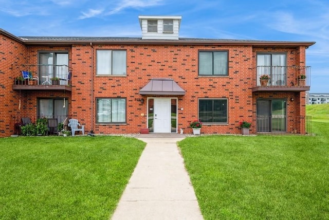 809 Kerry Ln SE Unit 66, Cedar Rapids, IA 52403 - view of front facade featuring brick siding and a front lawn