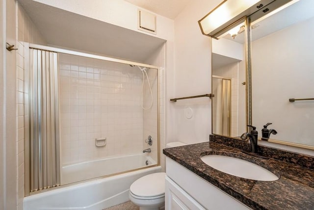 809 Kerry Ln SE Unit 66, Cedar Rapids, IA 52403 - full bath featuring vanity and shower / tub combo with curtain