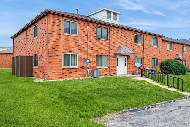 809 Kerry Ln SE Unit 66, Cedar Rapids, IA 52403 - back of property featuring brick siding and a lawn