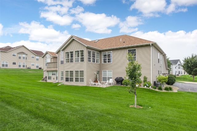 4710 Westchester Dr NE Unit C, Cedar Rapids, IA 52402 - back of house with a yard