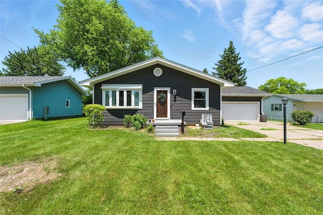 2113 Ridgewood Ave, Muscatine, IA 52761 - view of front of home featuring a front yard