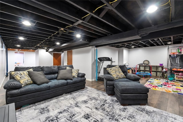 2113 Ridgewood Ave, Muscatine, IA 52761 - living area featuring wood finished floors and baseboards