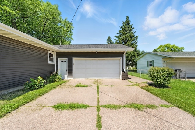2113 Ridgewood Ave, Muscatine, IA 52761 - view of garage
