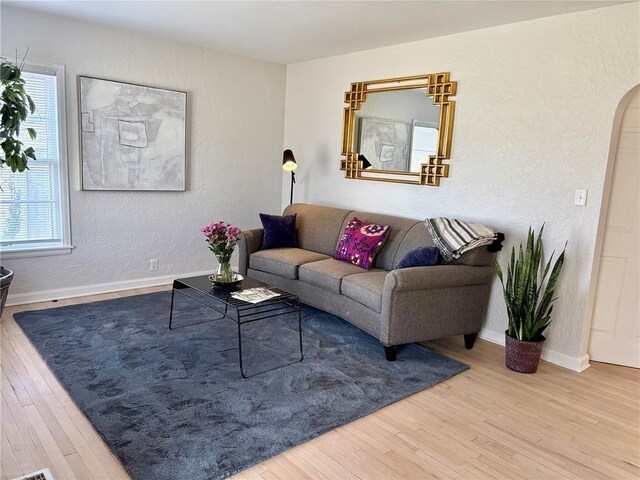1047 27th St NE, Cedar Rapids, IA 52402 - photo 2