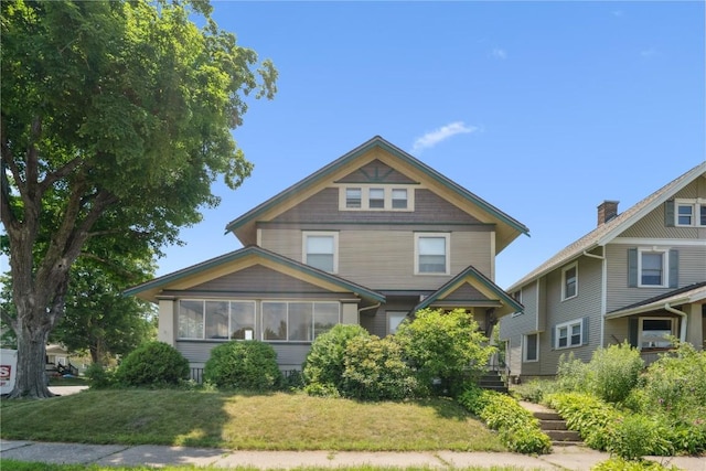 1727 Grande Ave SE, Cedar Rapids, IA 52403 - traditional style home featuring a front yard and a sunroom