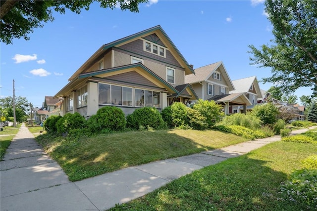 1727 Grande Ave SE, Cedar Rapids, IA 52403 - view of front facade featuring a front lawn