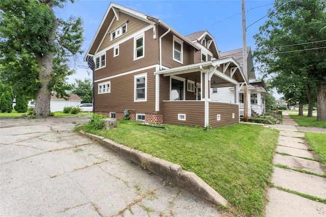 210 16th St SE, Cedar Rapids, IA 52403 - view of side of home with a yard and covered porch
