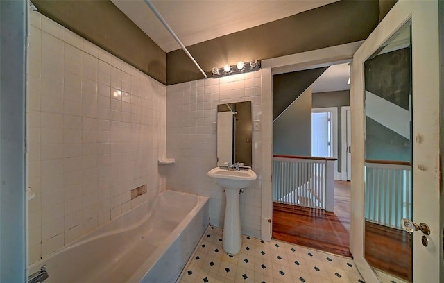 383 21st St SE, Cedar Rapids, IA 52403 - full bathroom with shower / washtub combination