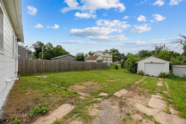 609 34th St NE, Cedar Rapids, IA 52402 - view of yard with an outdoor structure, a detached garage, and driveway