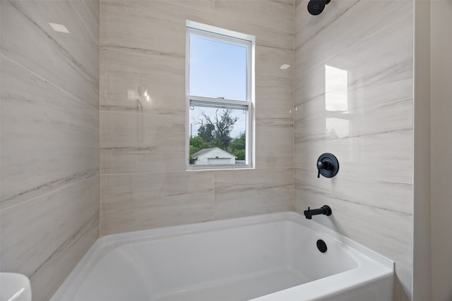 609 34th St NE, Cedar Rapids, IA 52402 - full bath featuring healthy amount of natural light and shower / bath combination