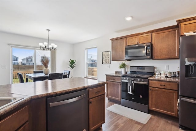 2903 Belle St SW, Cedar Rapids, IA 52404 - kitchen with appliances with stainless steel finishes, plenty of natural light, a chandelier, dark countertops, and recessed lighting