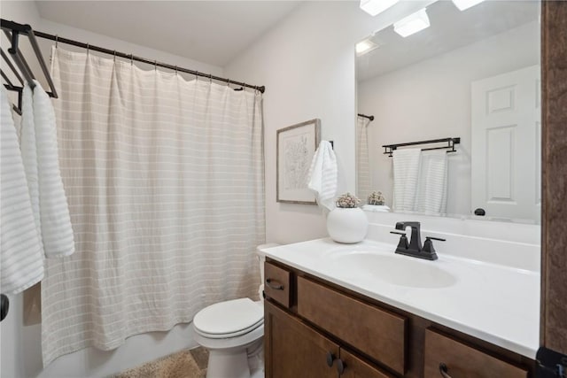 2903 Belle St SW, Cedar Rapids, IA 52404 - bathroom with vanity and shower / tub combo