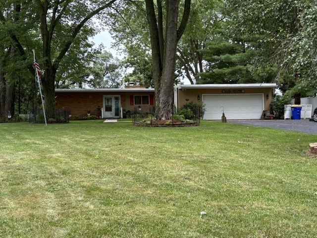 2119 Lakeview Ridge Dr NE, Solon, IA 52333 - ranch-style house with a front yard and driveway