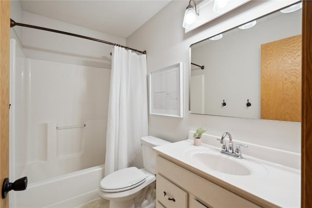 2135 Lake View Ridge Dr NE, Solon, IA 52333 - full bathroom featuring vanity and shower / tub combo