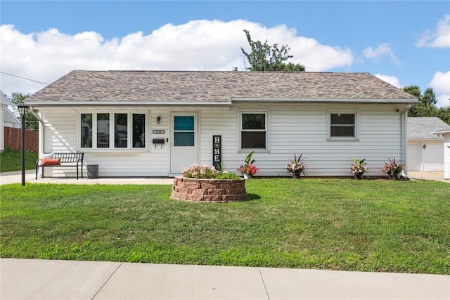 1140 31st St, Cedar Rapids, IA 52402 - ranch-style home featuring a front lawn, roof with shingles, and a patio