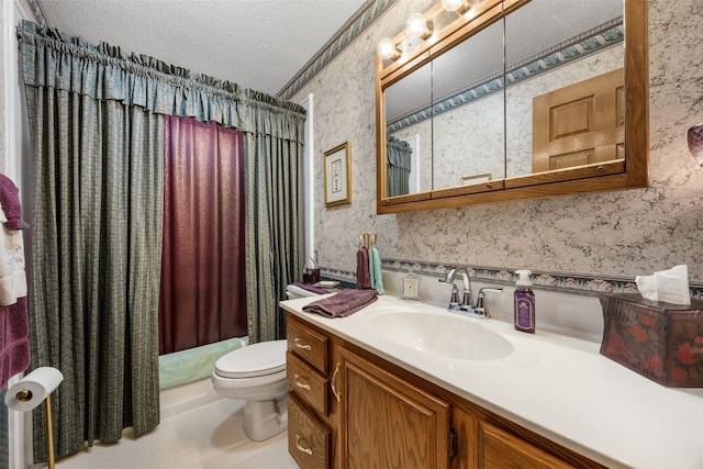 906 29th St NW, Cedar Rapids, IA 52405 - bathroom featuring wallpapered walls, vanity, a textured ceiling, and shower / tub combo