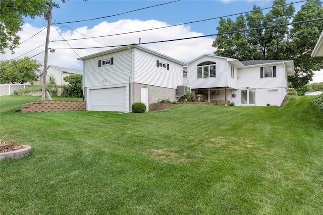 906 29th St NW, Cedar Rapids, IA 52405 - back of house with a garage