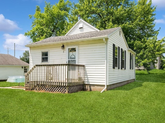1 E Jefferson Ave S, Urbana, IA 52345 - view of front of house featuring a wooden deck, a front yard, and a shingled roof