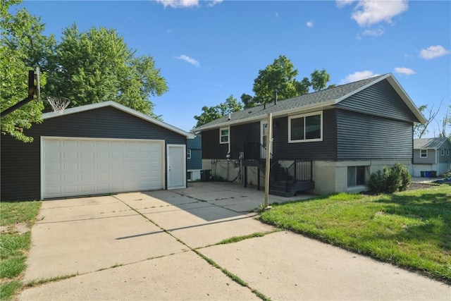 3140 Stratford Ln SW, Cedar Rapids, IA 52404 - ranch-style home with a detached garage, an outbuilding, and a front lawn