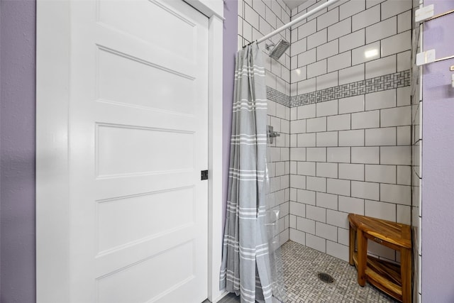605 Alexis Ln, Marion, IA 52302 - bathroom featuring a tile shower