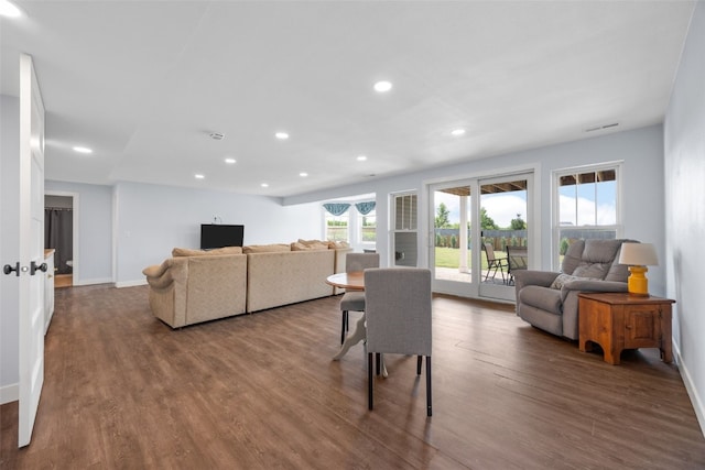 605 Alexis Ln, Marion, IA 52302 - living area featuring wood finished floors and recessed lighting