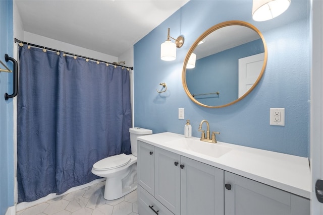605 Alexis Ln, Marion, IA 52302 - full bath featuring vanity and a shower with shower curtain
