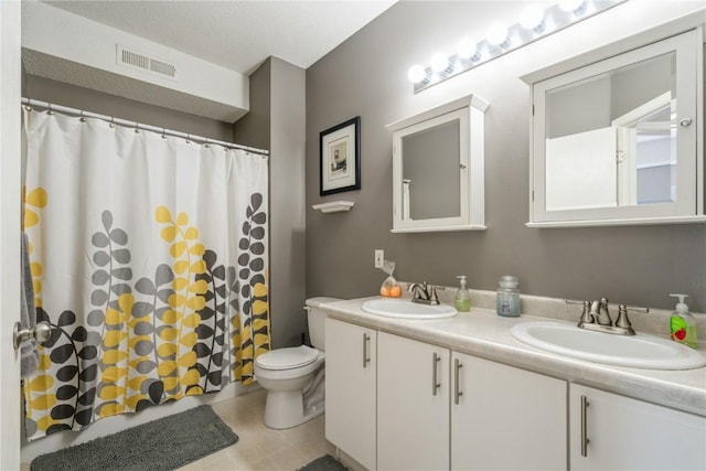 3028 Center Point Rd NE Unit 201, Cedar Rapids, IA 52402 - bathroom featuring double vanity and curtained shower