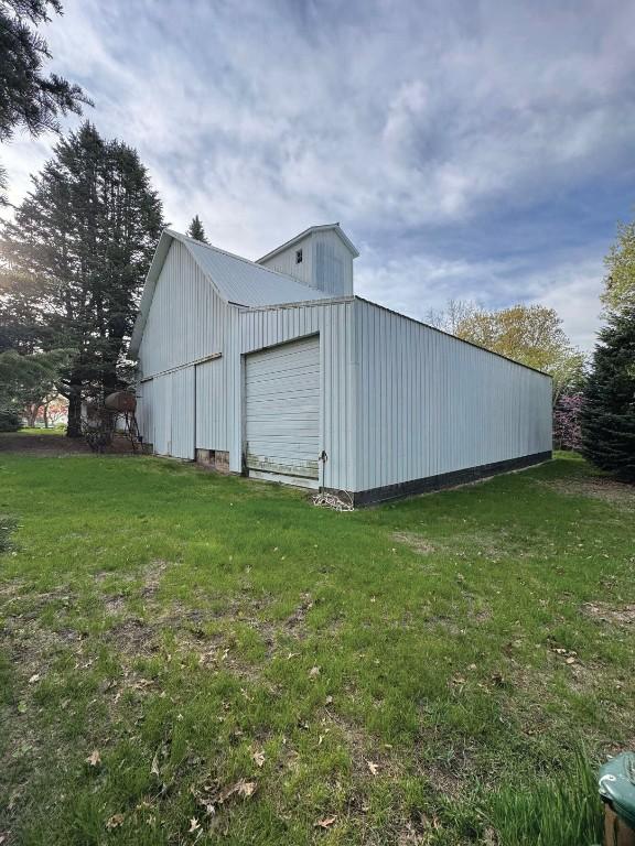 1852 215th St, Manchester, IA 52057 - view of outbuilding featuring a garage
