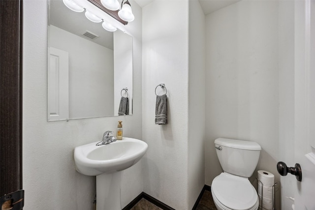 121 Woodstone Ln SW, Cedar Rapids, IA 52404 - half bathroom featuring toilet and a sink