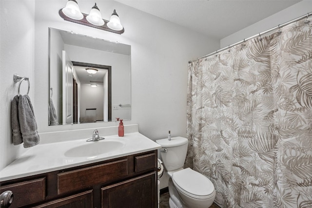 121 Woodstone Ln SW, Cedar Rapids, IA 52404 - full bath with vanity and curtained shower