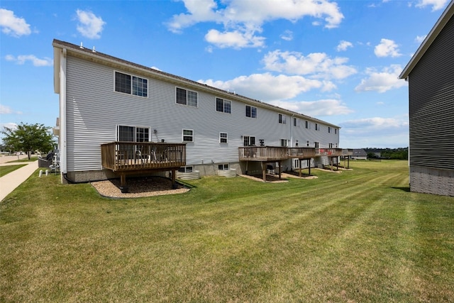 121 Woodstone Ln SW, Cedar Rapids, IA 52404 - rear view of house featuring a deck and a lawn