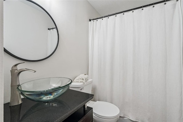 6808 Kelburn Ln NE, Cedar Rapids, IA 52402 - bathroom with toilet and vanity