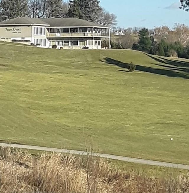 468 Chamber Dr, Anamosa, IA 52205 - view of home's community featuring a yard
