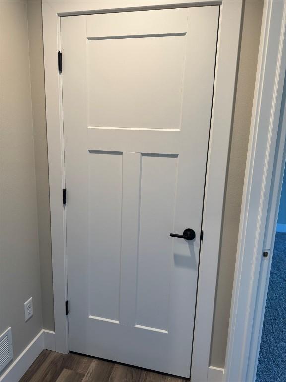 468 Chamber Dr, Anamosa, IA 52205 - detailed view of wood finished floors and baseboards