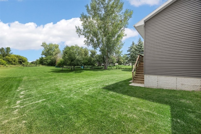4310 Carpenter Rd NE, Cedar Rapids, IA 52411 - view of green lawn featuring stairway