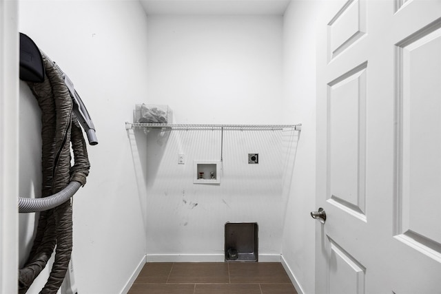 4310 Carpenter Rd NE, Cedar Rapids, IA 52411 - laundry room featuring electric dryer hookup and washer hookup
