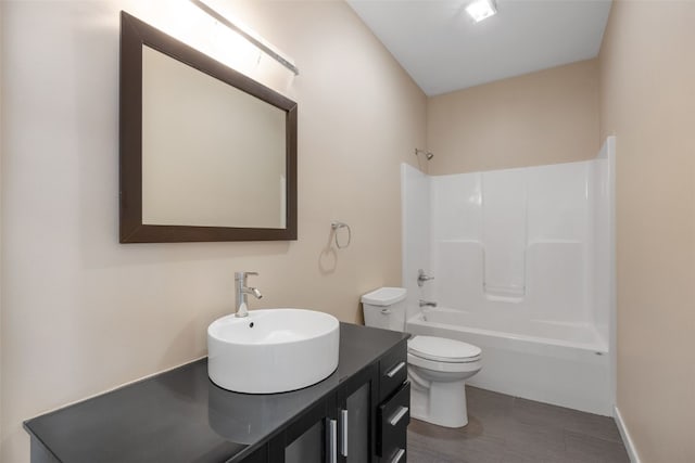 4310 Carpenter Rd NE, Cedar Rapids, IA 52411 - full bathroom featuring vanity and washtub / shower combination