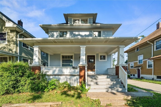 395 18th St SE, Cedar Rapids, IA 52403 - traditional style home featuring a porch