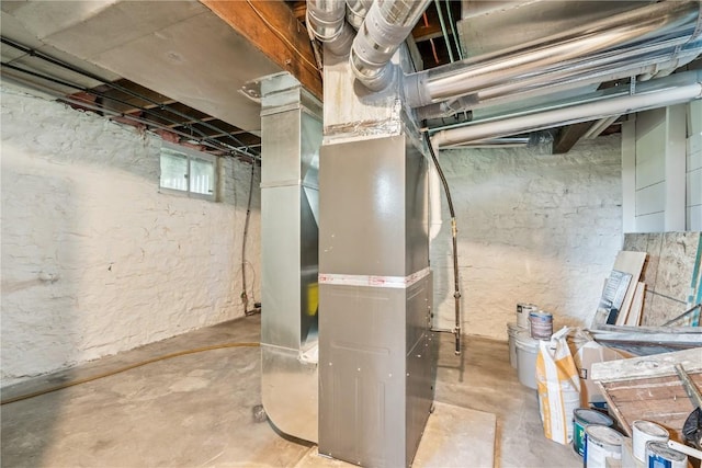 395 18th St SE, Cedar Rapids, IA 52403 - utility room featuring heating unit