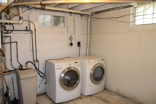 302 S Main St, Monticello, IA 52310 - laundry room featuring separate washer and dryer