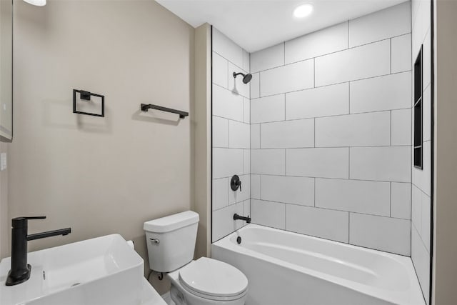 351 19th St SE, Cedar Rapids, IA 52403 - full bathroom with bathtub / shower combination and recessed lighting