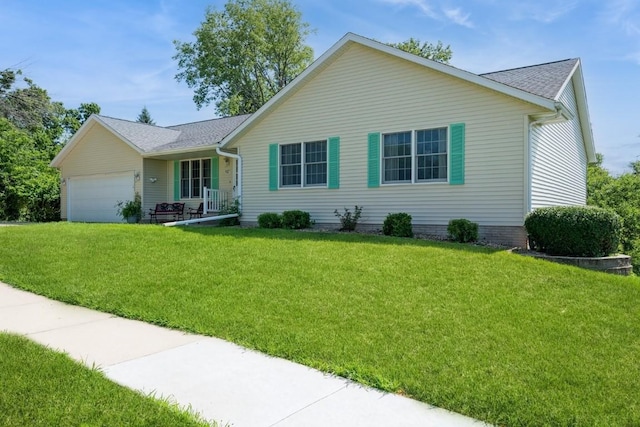 1827 Hamer Dr NW, Cedar Rapids, IA 52405 - single story home featuring a garage, a front lawn, and a shingled roof