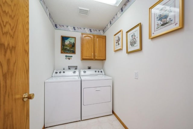 1827 Hamer Dr NW, Cedar Rapids, IA 52405 - laundry area featuring cabinet space, washing machine and clothes dryer, and a textured ceiling