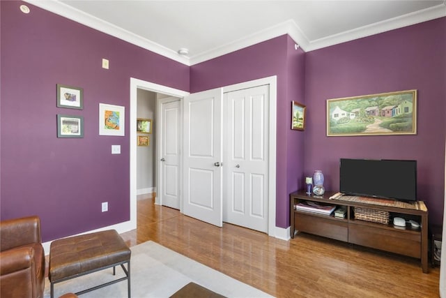 1138 Swisher St, Iowa City, IA 52245 - sitting room featuring crown molding and baseboards